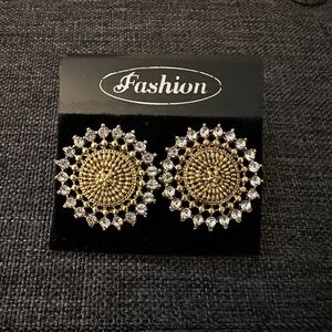 Chic Gold Round Earrings